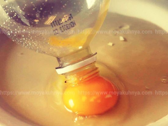как отделить желток от белка в сыром яйце