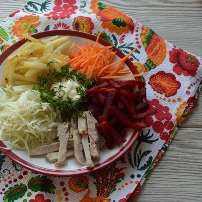 Салат из свинины и белокочанной капусты