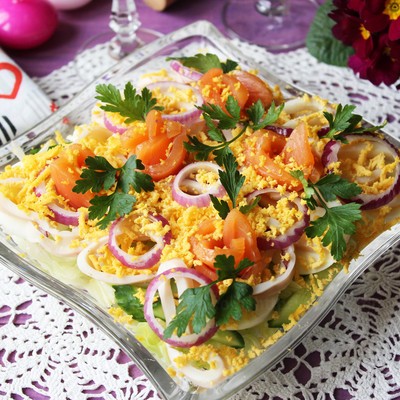 Праздничный салат с кальмарами