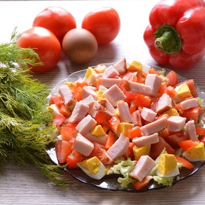 Салат из ветчины и овощей слоями