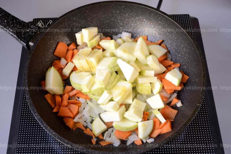 тушеные баклажаны с кабачками