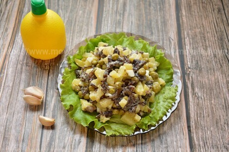 рецепт салата с маринованными грибами и картофелем