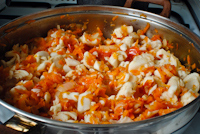 Тушеная рыба с морковью